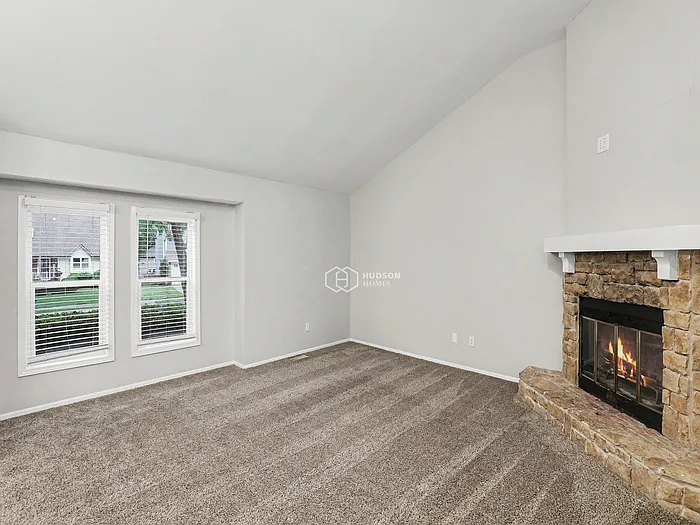 3 bed, 2.5 bath, 1691 sqft, $2,440 — Photo 3
