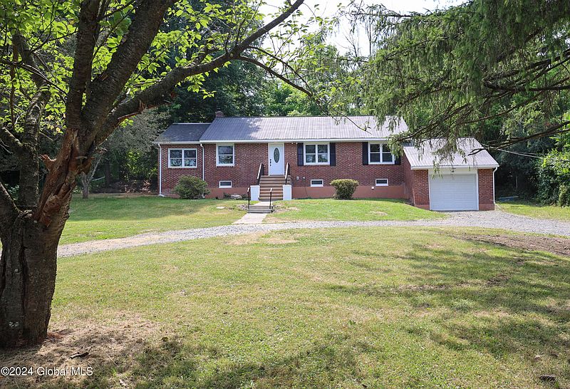 5th image of 147 Winnie Avenue
