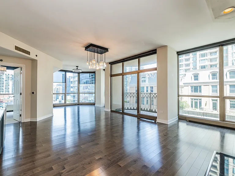 21 E Huron St #1207 — Photo 10