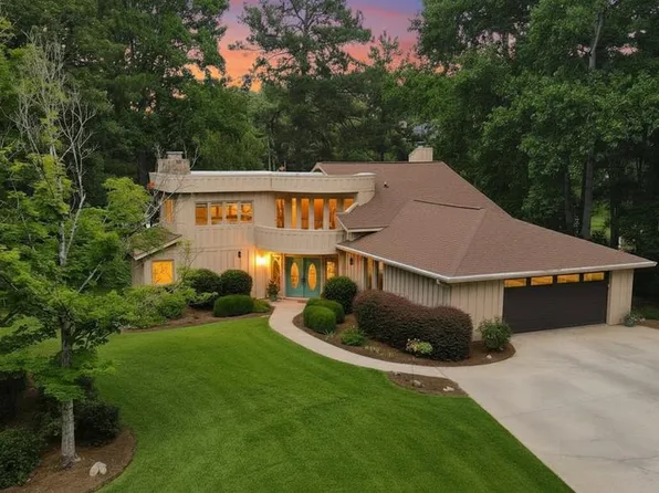 156 Woodridge Rd, Greenwood, SC 29646
