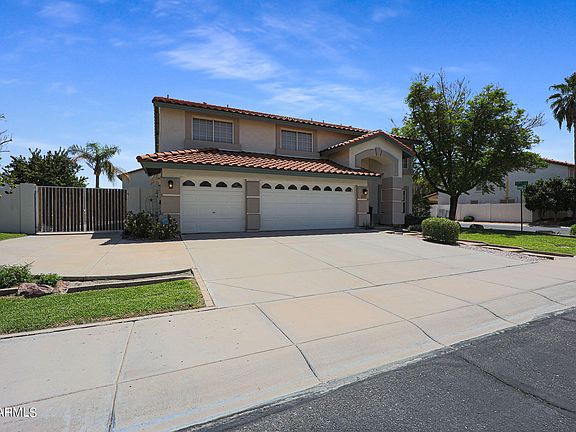 3rd image of 5723 W Larkspur Dr