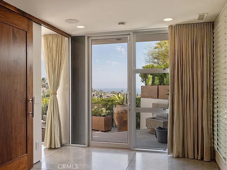 920 Skyline Dr — Photo 17