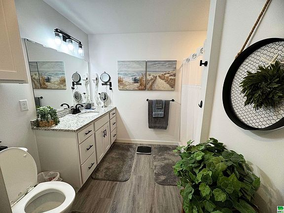 5th image of 94 N Emerald Dr #6
