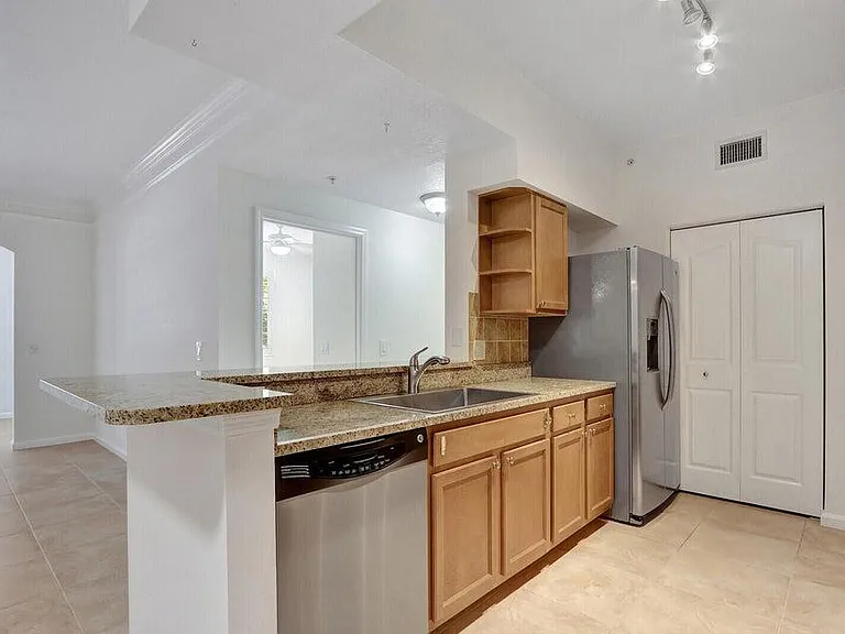7101 Myrtlewood Cir W — Photo 3