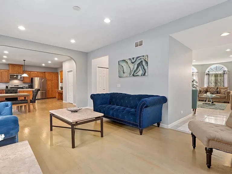 520 N Veterans Pkwy — Photo 18