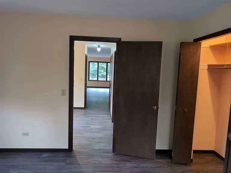 242 W Slade St — Photo 25