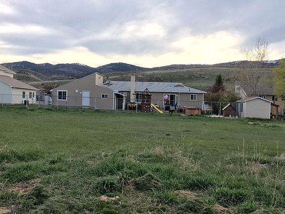 2nd image of 105 W Lake Cir
