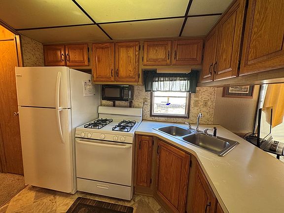 4th image of 5086 Swan Dr