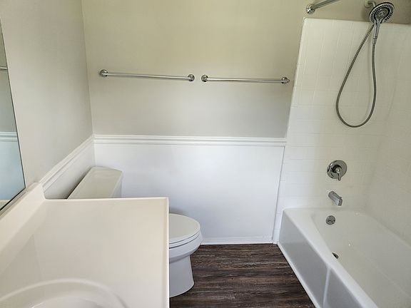 4415 Woods End Lane-Bathroom2_09272022