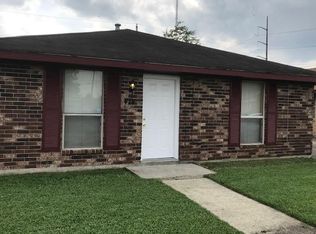 414 Dubarry Pl, Chalmette, LA 70043