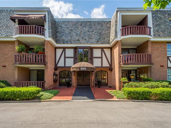 505 Grove St APT 17, Sewickley, PA 15143