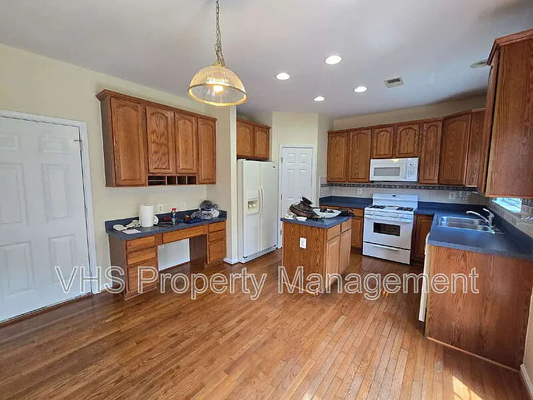 1929 Belle Ave — Photo 5
