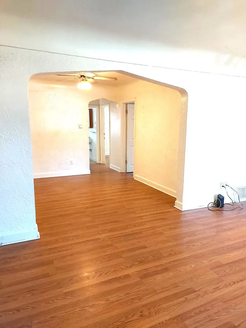 (1915 11th Ave) — Photo 3