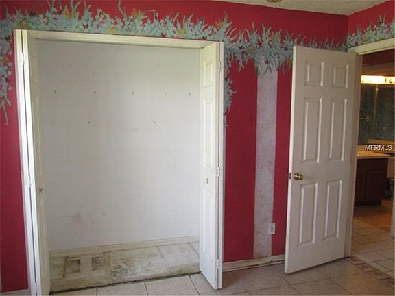 3rd image of 117 Country Creek Ln