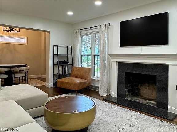 4th image of 20912 Beachwood Dr