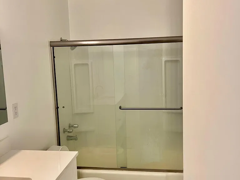 1288 Barry Ave #4 — Photo 9