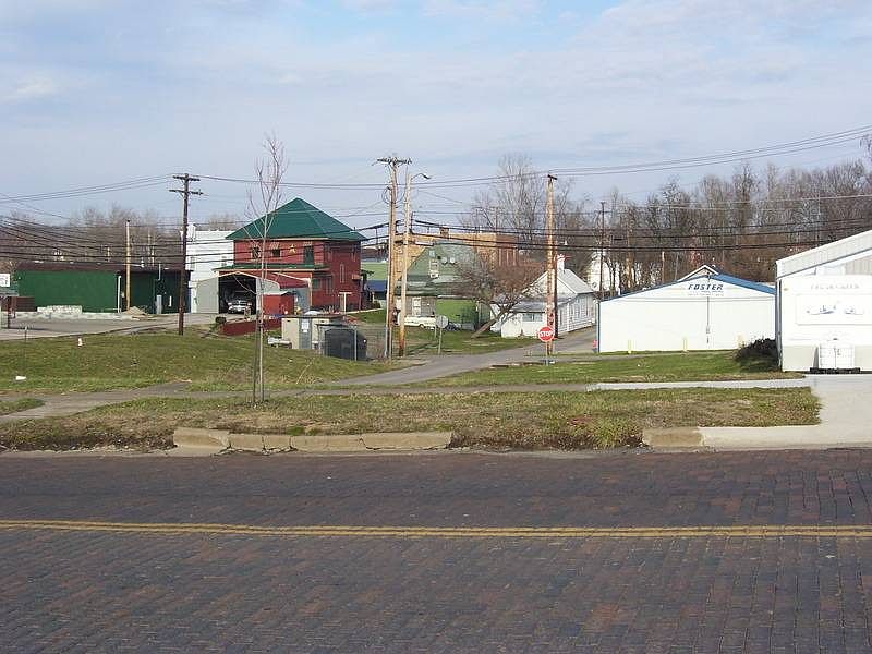 1st image of 128 Main Pl