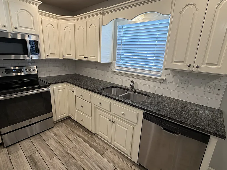 21 Weatherwood Dr — Photo 11