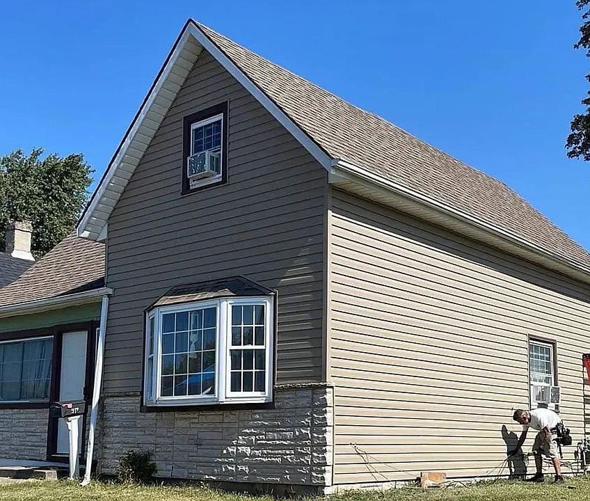 1st image of 932 S Hinde St