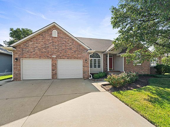 2nd image of 413 S Estates Dr