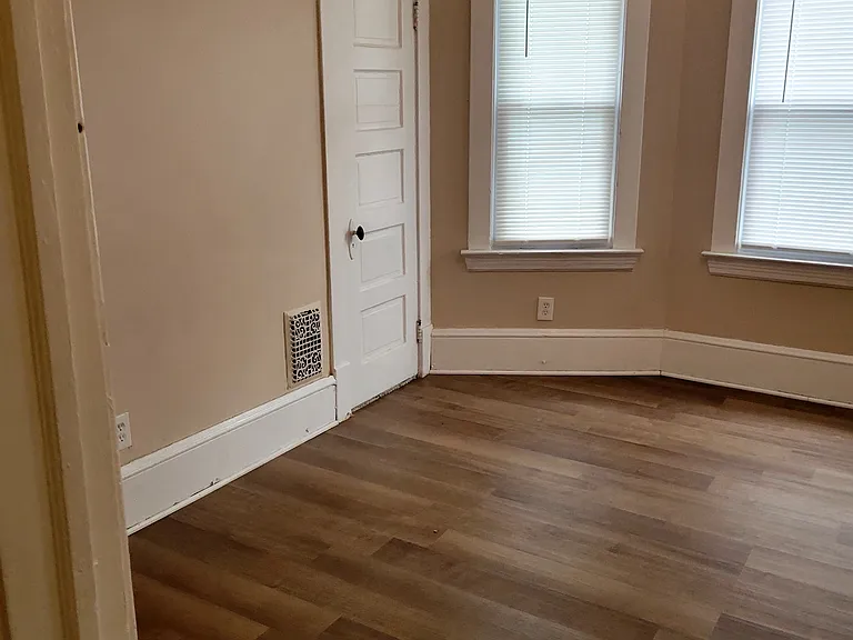 middle bedroom floor 2 (view 2)