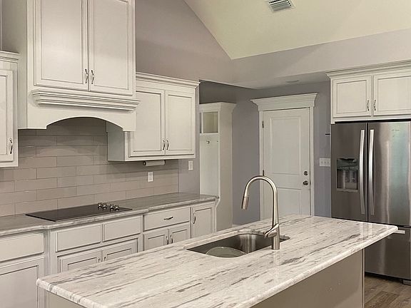 3rd image of 3941 Duchess Ct
