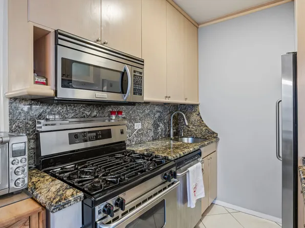 200 East 61st Street image 6 of 17