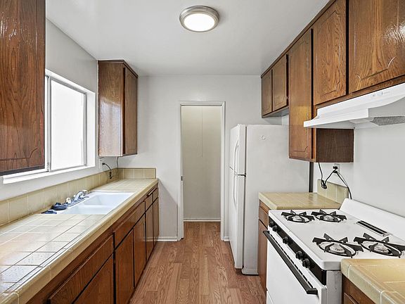 4th image of 1755 Franklin St #2