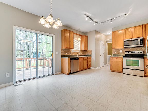 5th image of 5103 Belleflower Dr