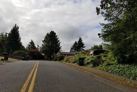 4th image of 3810 SE Yorkshire Ave