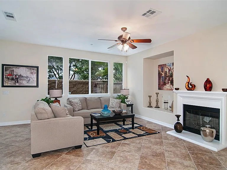 10512 Hollingsworth Way — Photo 4