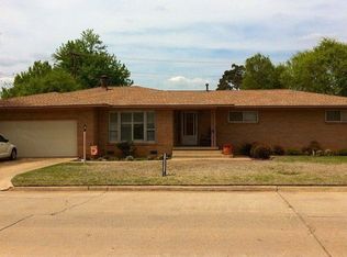 934 W Creek St, Lindsay, OK 73052