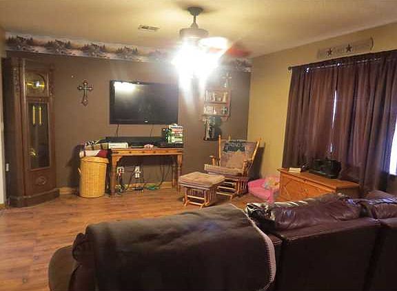 5th image of 1009 E 15th Pl