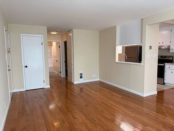5th image of 2019 Parrott Dr
