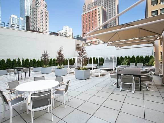 3rd image of 561 10th Ave APT 5l