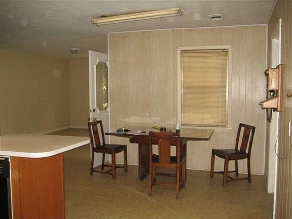 4th image of 575 W Park St