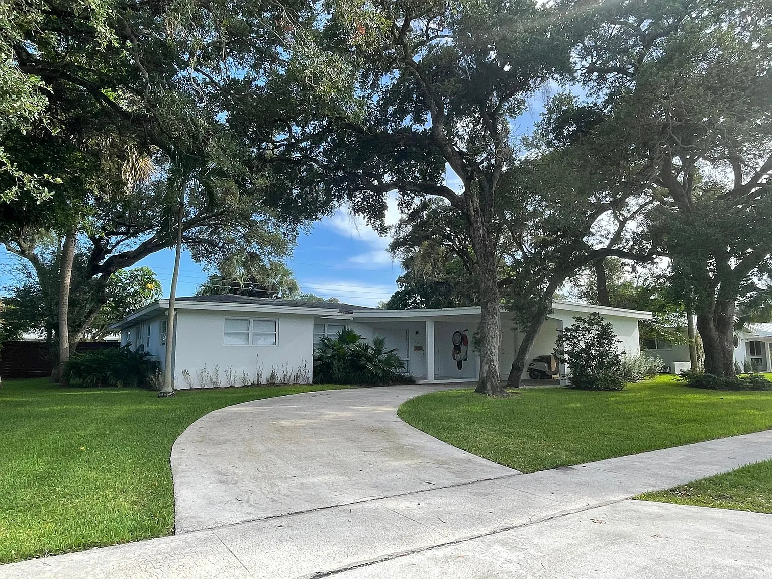 3 bed, $5,200 — Photo 1