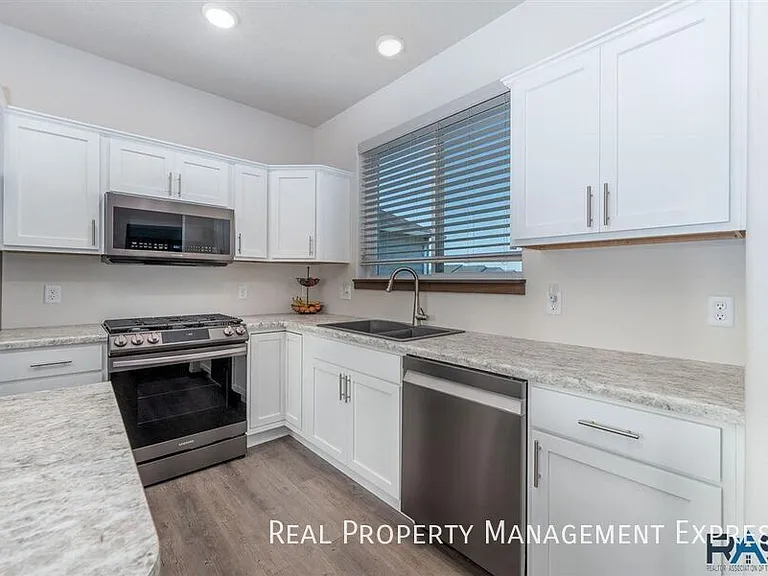 5316 S Eastwind Ave — Photo 5
