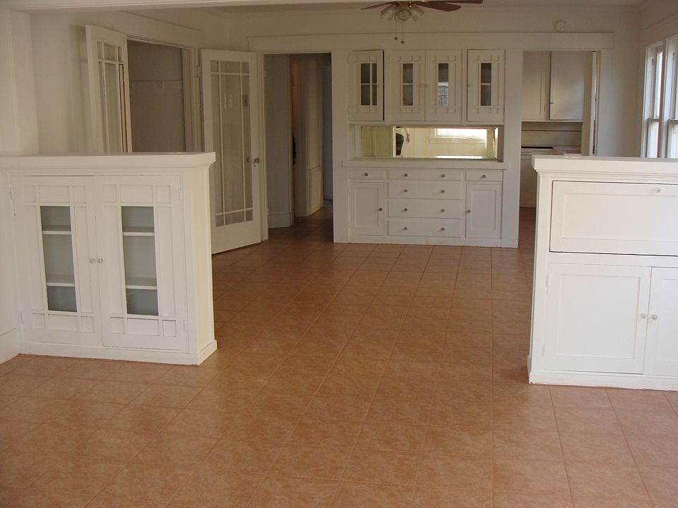 1st image of 617 E Adams Blvd