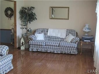 2nd image of 3547 Skyline Dr