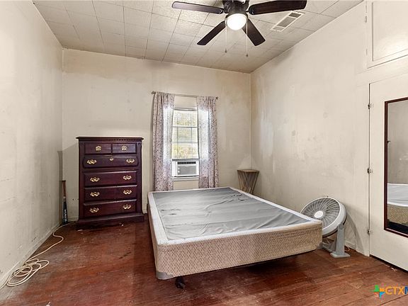 11th image of 1307 W Mesquite St