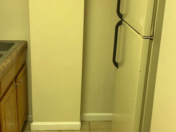 3rd image of 1352 N Meridian St #408