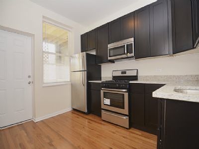 3rd image of 1321 W Foster Ave #3
