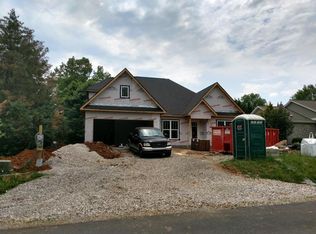 140 Oohleeno Way, Tellico Plns, TN 37774