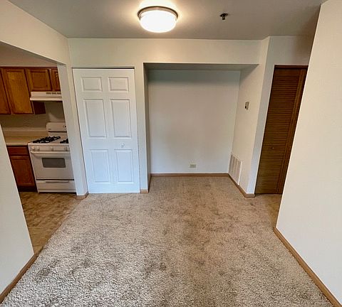 3rd image of 932 Rollins Road932 F