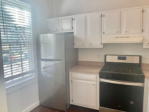 5th image of 522 E Charlton St