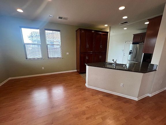 3rd image of 560 Herb White Way