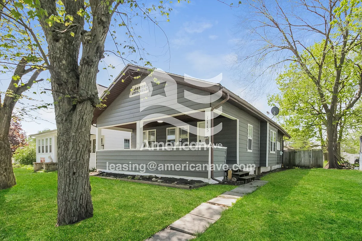1593126_002_front_view_2.jpg - 1115 Clover St