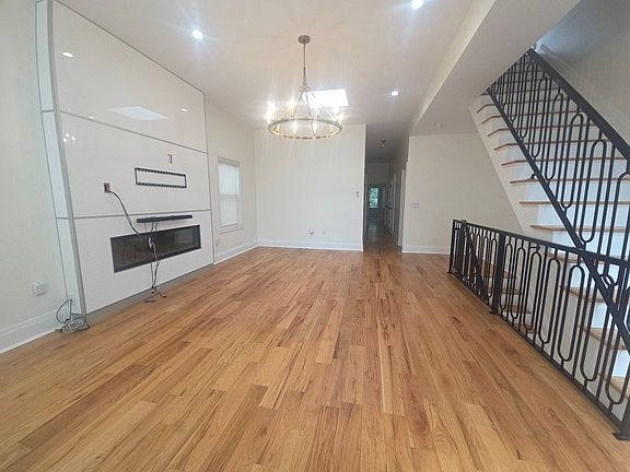 5th image of 191 Terrace Ave Floor 2