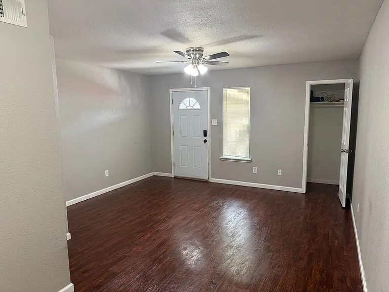 357 NW Newton Dr #11 — Photo 4